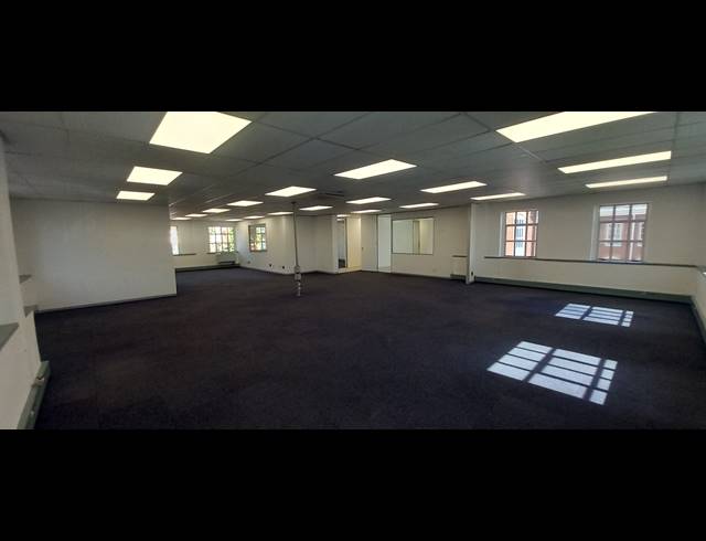 338M² OFFICE TO LET IN BRYANSTON